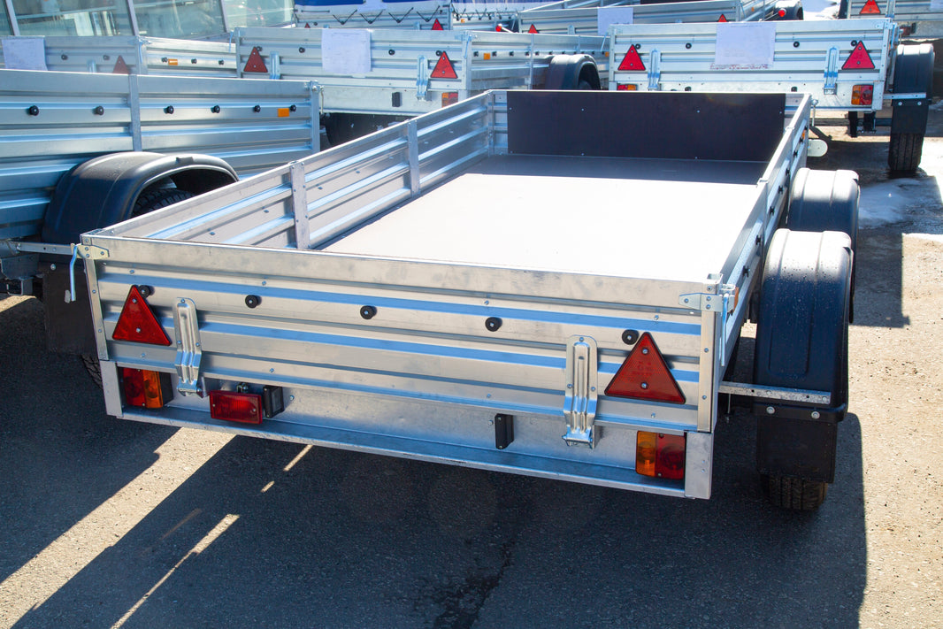 Boost Sales and Customer Trust: The Essential Role of GPS Trackers for Trailer Dealers